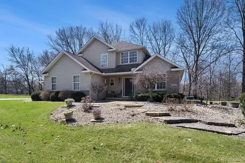 7926 Forest Crk, Whitmore Lake, MI 48189