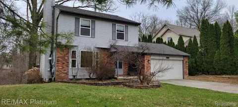4059 Link Dr, Brighton, MI 48114