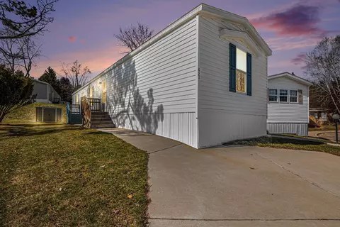 423 Elm Ct, Oakland, MI 48363