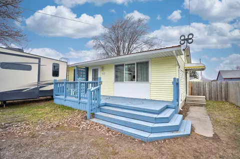 502 W Benjamin St, Fraser, MI 48634