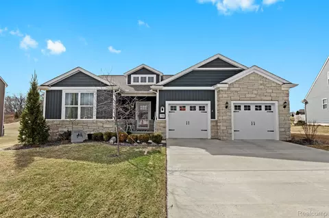 2788 Bogues View Dr, Oceola, MI 48843