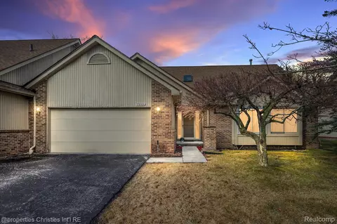 29268 Wyndham Ct #5, Farmington Hills, MI 48334