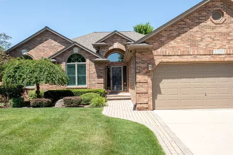 21295 Sienna Dr, Macomb, MI 48044