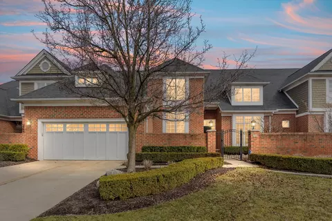 758 Seabiscuit Dr, Troy, MI 48084