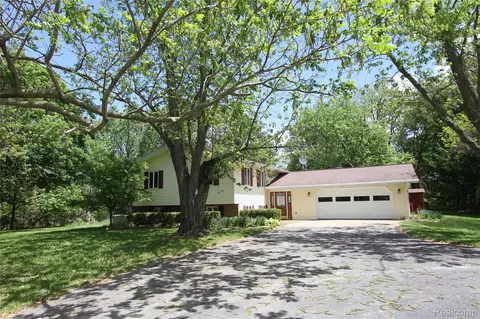 370 N Youngs Rd, Attica, MI 48412