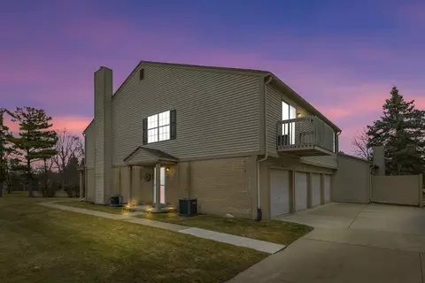 3116 Hidden Ridge Dr, Waterford, MI 48328