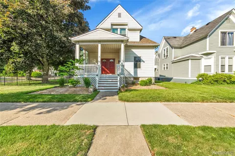 81 Crocker Blvd, Mount Clemens, MI 48043