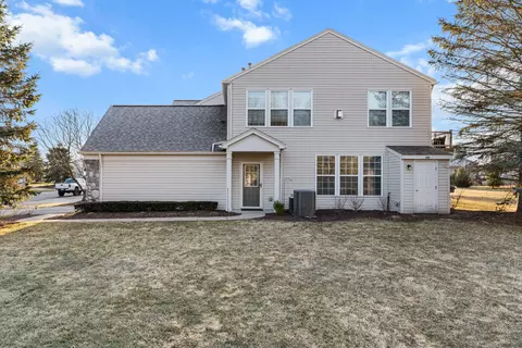 500 Dockside Cir #2, Holly, MI 48442