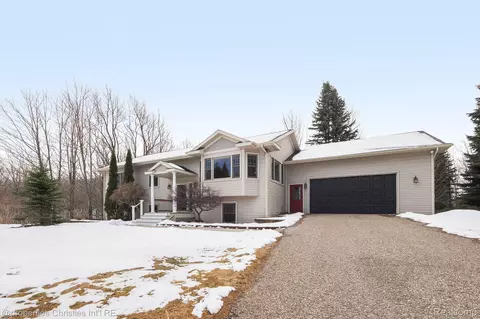 285 Skyline Dr, Bear Creek, MI 49770