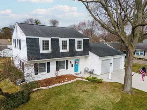 4855 Carol Dr, Troy, MI 48085