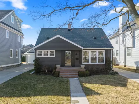472 Bennaville Ave, Birmingham, MI 48009