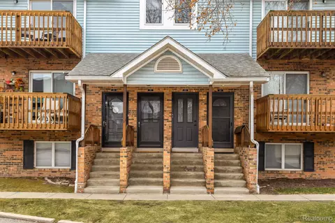 301 Pinewood Cir, Plymouth, MI 48170