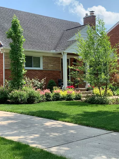 4121 S Fulton Plc Pl, Royal Oak, MI 48073