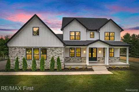 11152 Spruce Point Dr, Brighton, MI 48114