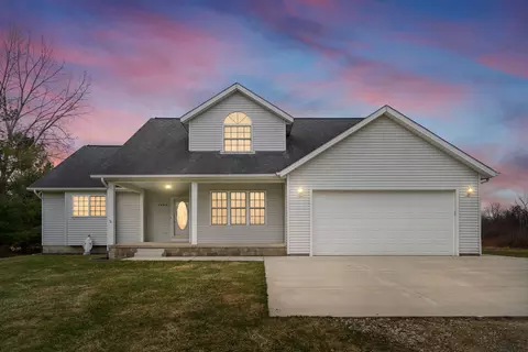 8866 Hough Rd, Almont, MI 48003
