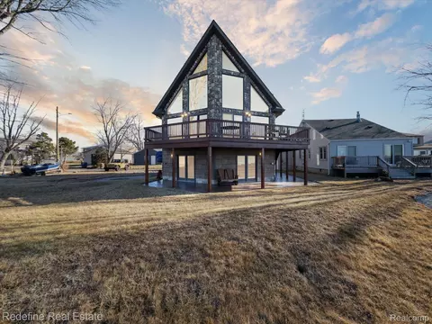 6730 Lakeshore Dr, Estral Beach, MI 48166