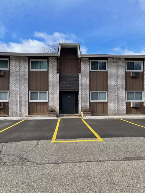 7615 Woodview St #4, Westland, MI 48185