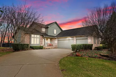 2643 Bay Vista Dr, Highland, MI 48357