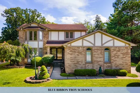 1106 E South Blvd, Troy, MI 48085
