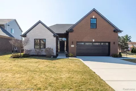 33503 Capri Ct, Livonia, MI 48152