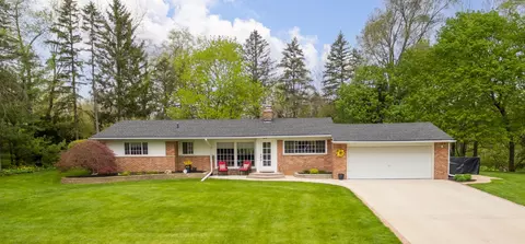 24440 Bloomington Dr, Franklin, MI 48025