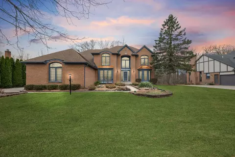 1384 Lakeview Dr, Rochester Hills, MI 48306