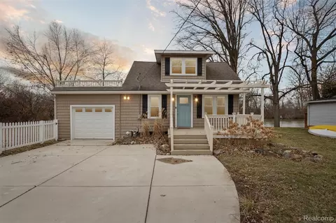 8309 N Custer Rd, Raisinville, MI 48162
