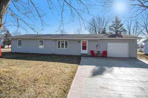 310 N 5th St, Shepherd, MI 48883