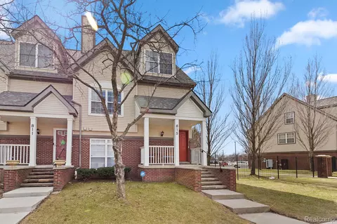 815 Pallister St, Detroit, MI 48202