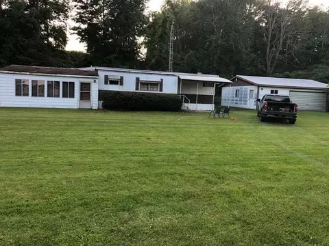 3864 S Lakeshore Rd, Harbor Beach, MI 48441