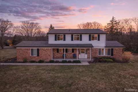 38005 Southfarm Ln, Northville, MI 48167