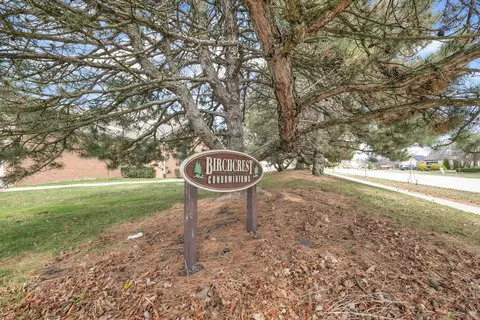 2477 Birchcrest Crt Ct, Sterling Heights, MI 48314