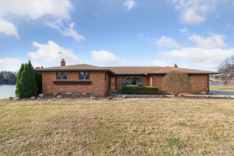 47853 N Shore Dr, Van Buren, MI 48111