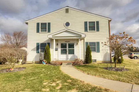 19341 Andover Ct, Northville, MI 48167