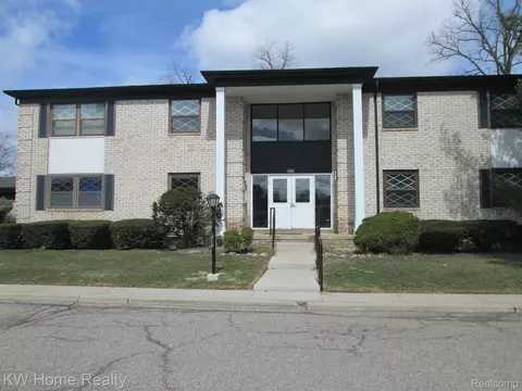 30060 Wildbrook Dr #204, Southfield, MI 48034