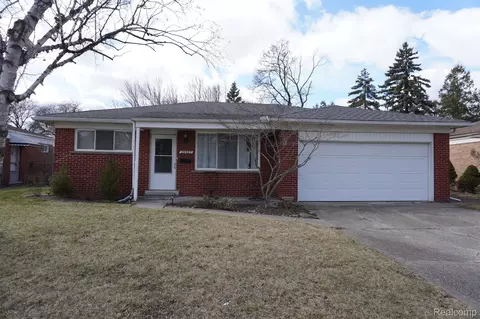 29565 Apolonia Dr, Warren, MI 48092