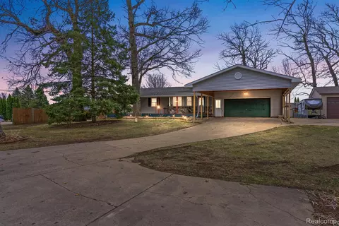 11540 E Silver Lake Rd, Burns, MI 48418