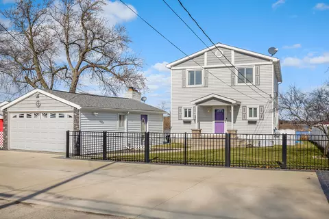 2060 Kingston St, White Lake, MI 48386