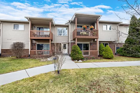 10177 Nancys Blvd #82, Grosse Ile, MI 48138