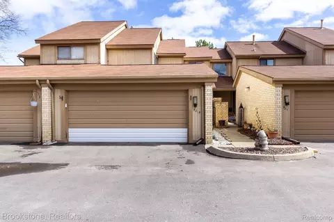 5215 Richard Run, West Bloomfield, MI 48322