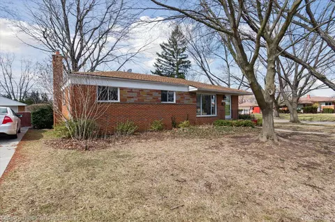 14195 Lyons St, Livonia, MI 48154