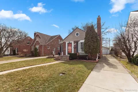 1533 Hollywood Ave, Grosse Pointe Woods, MI 48236