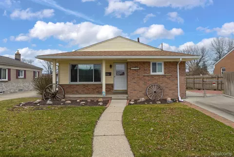 31204 Saint Margaret St, Saint Clair Shores, MI 48082