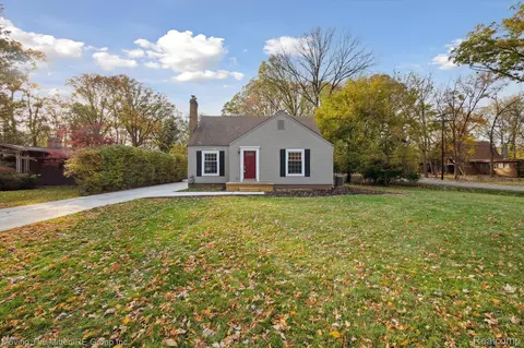 21124 Thorofare Rd, Grosse Ile, MI 48138