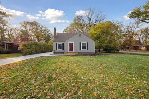 21124 Thorofare Rd, Grosse Ile, MI 48138