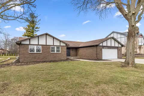 19795 Gill Rd, Livonia, MI 48152