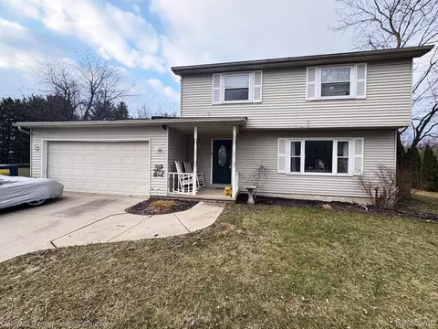 10095 Carlee June Dr, Fenton, MI 48430