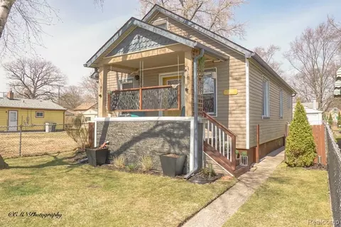 340 W Milton Ave, Hazel Park, MI 48030