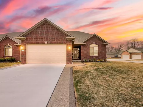 29998 Danvers Dr, Chesterfield, MI 48051
