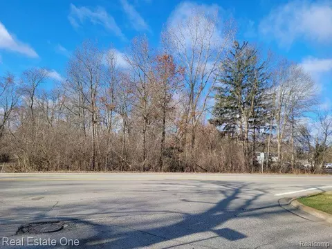 0000 Union Lake Rd, White Lake, MI 48386